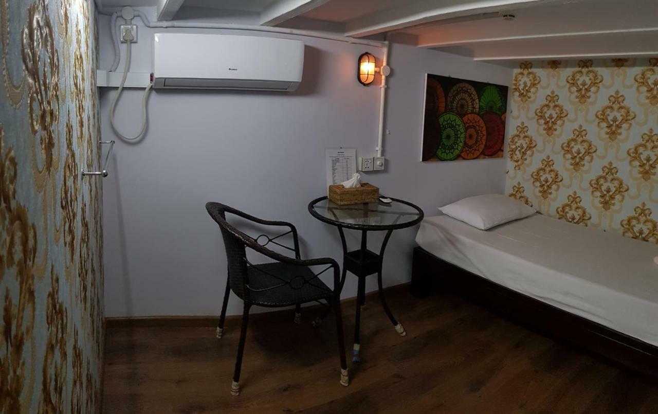 Hostel He-O Yangon Exterior foto